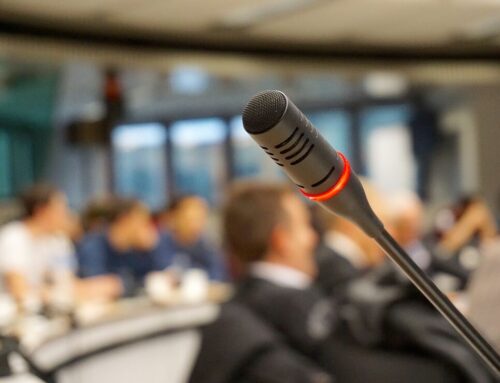Kreisjusos wollen AfD-Mitglieder aus dem Staatsdienst werfen und fordern besseren Schutz für sexuelle oder geschlechtliche Identität