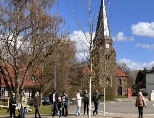 SPD-Ortsverein Rehme/Babbenhausen-Oberbecksen eröffnet Boulesaison am Rehmer Marktplatz
